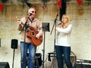 Ross on Wye Singer April Shipton and Doug Hadfield - Dad and Daughter Dup Ross on Wye Singer April Shipton and Doug Hadfield - Dad and Daughter Dup