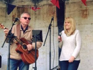 Ross on Wye Singer April Shipton and Doug Hadfield - Dad and Daughter Dup Ross on Wye Singer April Shipton and Doug Hadfield - Dad and Daughter Dup