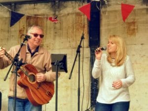 Ross on Wye Singer April Shipton and Doug Hadfield - Dad and Daughter Dup Ross on Wye Singer April Shipton and Doug Hadfield - Dad and Daughter Dup
